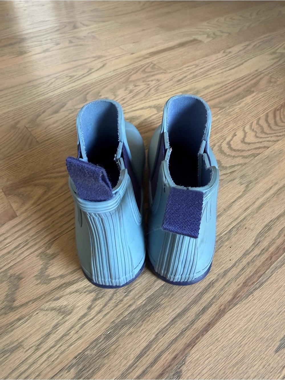 Hunter Light Blue Chelsea Rain Boots with Navy Pull Tabs - Picture 3 of 4